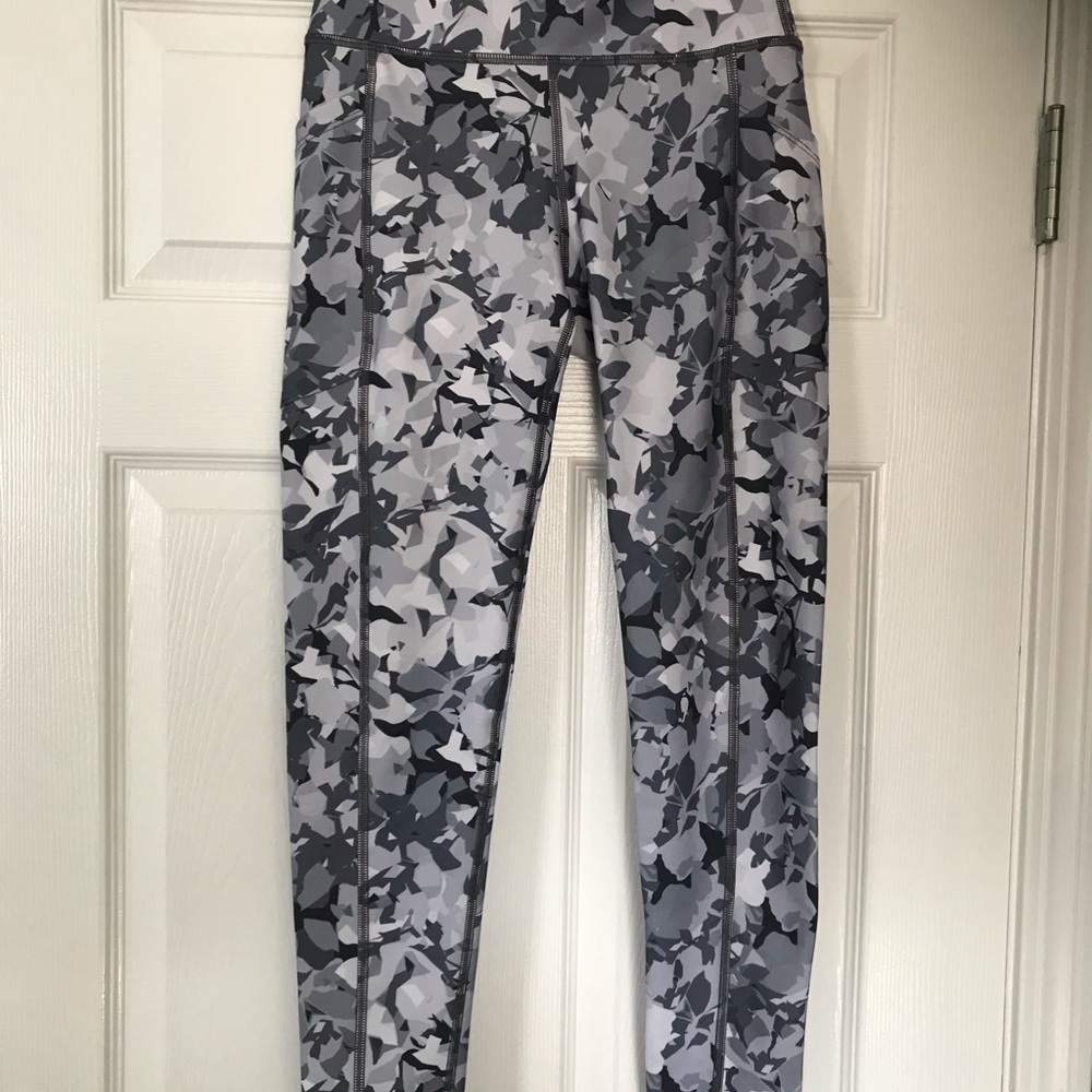 Savvi Printed Leggings With Pockets. Small